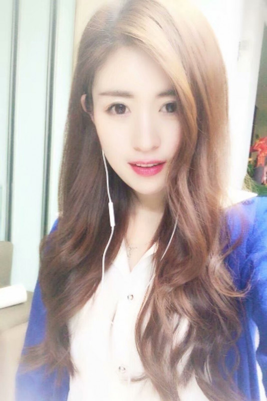 漂亮大方的邻家女孩